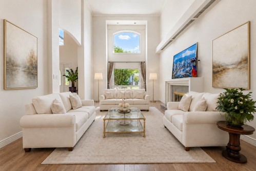 8511 Littlemore Place, Richmond, BC - Indoor Photo Showing Living Room