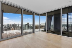 220X-1568 Alberni Street Vancouver, BC V6G 0E3