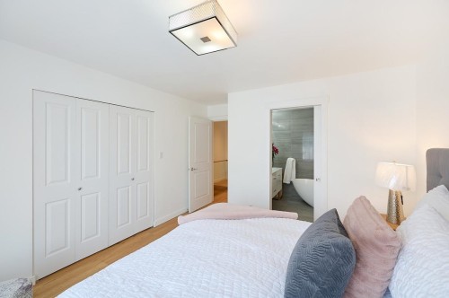 121-3105 Dayanee Springs Boulevard, Coquitlam, BC - Indoor Photo Showing Bedroom