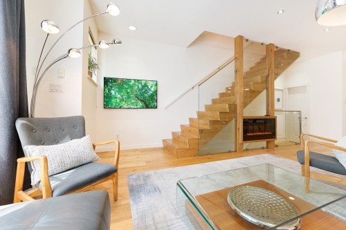 121-3105 Dayanee Springs Boulevard, Coquitlam, BC - Indoor Photo Showing Living Room