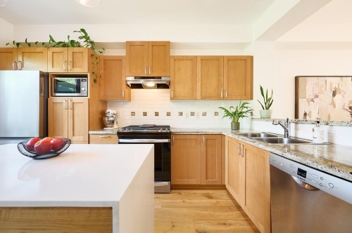121-3105 Dayanee Springs Boulevard, Coquitlam, BC - Indoor Photo Showing Dining Room