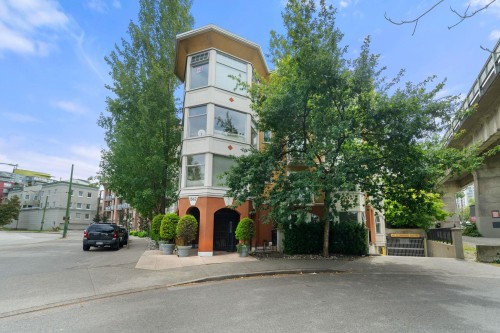 404-1562 5th Avenue W Vancouver, BC V6J 5H9