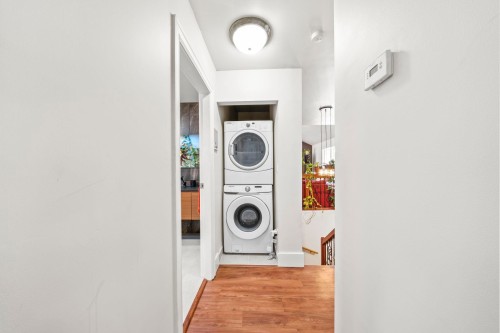 21796 Howison Avenue, Maple Ridge, BC - Indoor Photo Showing Laundry Room