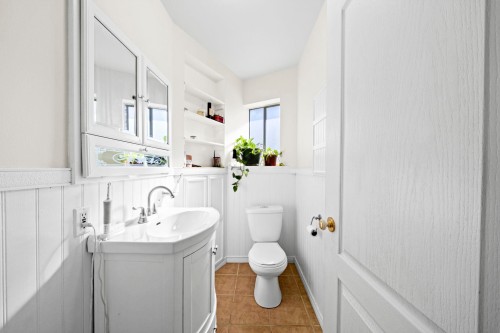 21796 Howison Avenue, Maple Ridge, BC - Indoor Photo Showing Bathroom