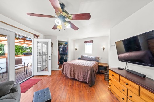 21796 Howison Avenue, Maple Ridge, BC - Indoor Photo Showing Bedroom