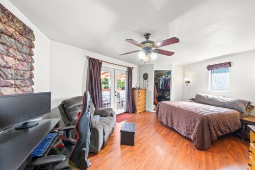 21796 Howison Avenue, Maple Ridge, BC - Indoor Photo Showing Bedroom