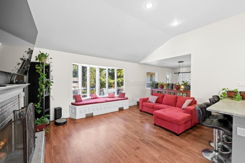 21796 Howison Avenue, Maple Ridge, BC - Indoor Photo Showing Living Room With Fireplace