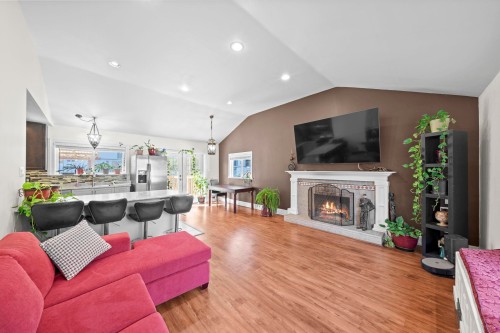 21796 Howison Avenue, Maple Ridge, BC - Indoor Photo Showing Living Room With Fireplace