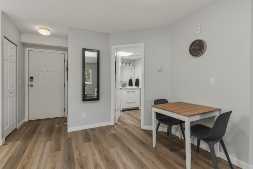 C308-40140 Willow Crescent, Squamish, BC - Indoor Photo Showing Dining Room
