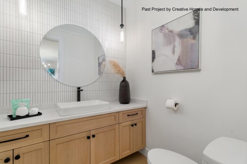304 Queens Road W, North Vancouver, BC - Indoor Photo Showing Bathroom