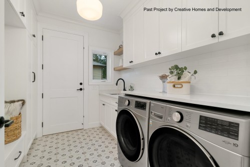 304 Queens Road W, North Vancouver, BC - Indoor Photo Showing Laundry Room