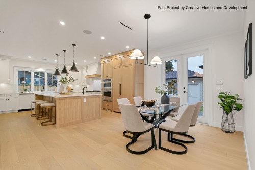 304 Queens Road W, North Vancouver, BC - Indoor