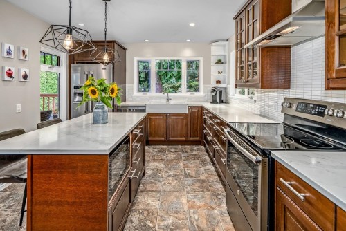 4998 8A Avenue, Delta, BC - Indoor Photo Showing Kitchen With Upgraded Kitchen
