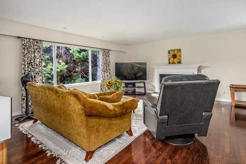 4998 8A Avenue, Delta, BC - Indoor Photo Showing Living Room With Fireplace