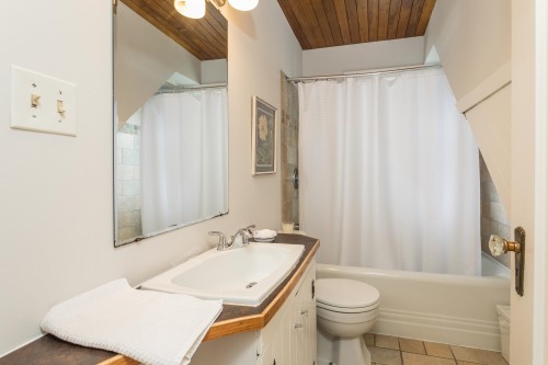 87 41St Avenue W, Vancouver, BC - Indoor Photo Showing Bathroom