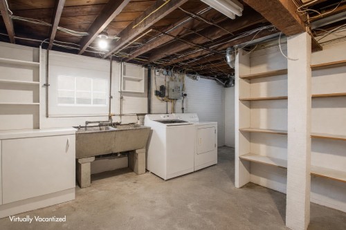 87 41St Avenue W, Vancouver, BC - Indoor Photo Showing Laundry Room