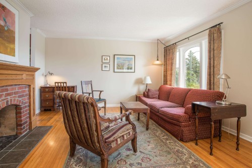 87 41St Avenue W, Vancouver, BC - Indoor Photo Showing Living Room With Fireplace