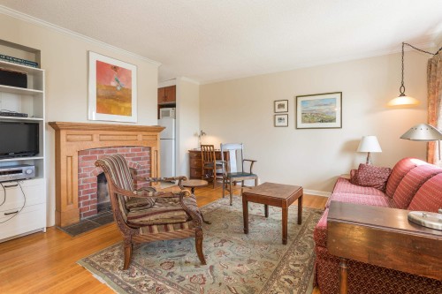 87 41St Avenue W, Vancouver, BC - Indoor Photo Showing Living Room