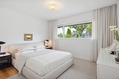 8647 10Th Avenue, Burnaby, BC - Indoor Photo Showing Bedroom