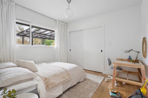 8647 10Th Avenue, Burnaby, BC - Indoor Photo Showing Bedroom
