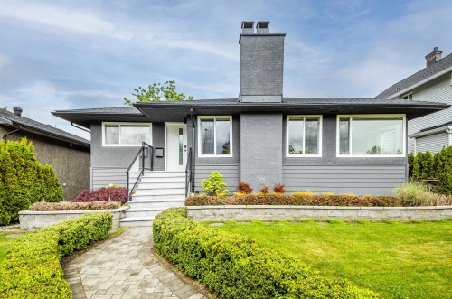 8647 10Th Avenue, Burnaby, BC - Outdoor