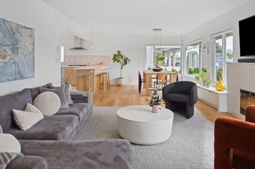 8647 10Th Avenue, Burnaby, BC - Indoor Photo Showing Living Room With Fireplace