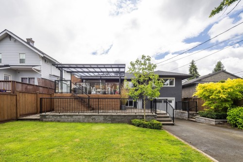 8647 10Th Avenue, Burnaby, BC - Outdoor With Deck Patio Veranda