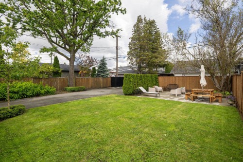 8647 10Th Avenue, Burnaby, BC - Outdoor With Backyard