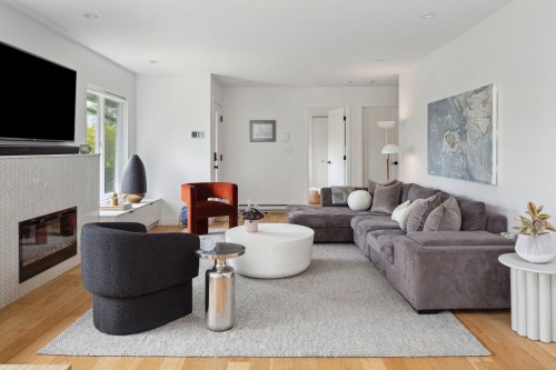 8647 10Th Avenue, Burnaby, BC - Indoor Photo Showing Living Room With Fireplace