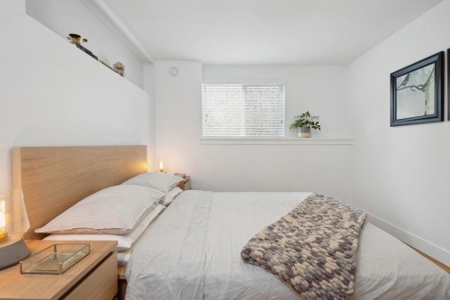 8647 10Th Avenue, Burnaby, BC - Indoor Photo Showing Bedroom