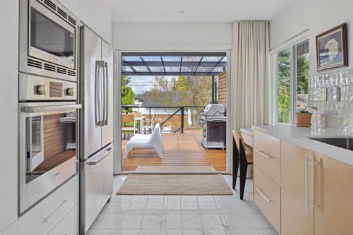 8647 10Th Avenue, Burnaby, BC - Indoor Photo Showing Kitchen