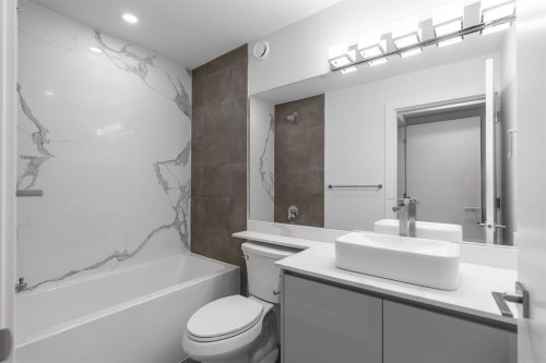 2881 Georgia Street E, Vancouver, BC - Indoor Photo Showing Bathroom
