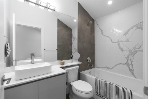 2881 Georgia Street E, Vancouver, BC - Indoor Photo Showing Bathroom