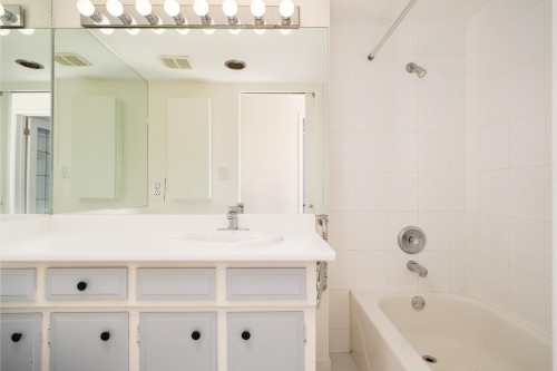 1534 Harwood Street, Vancouver, BC - Indoor Photo Showing Bathroom