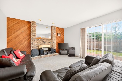 9280 Dayton Avenue, Richmond, BC - Indoor Photo Showing Living Room