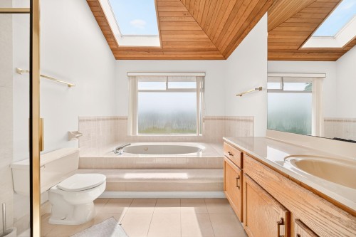9280 Dayton Avenue, Richmond, BC - Indoor Photo Showing Bathroom