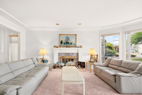 9280 Dayton Avenue, Richmond, BC - Indoor Photo Showing Living Room With Fireplace