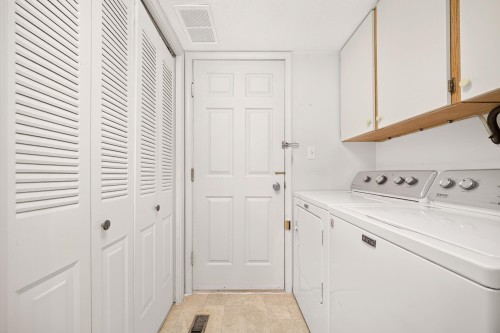 9280 Dayton Avenue, Richmond, BC - Indoor Photo Showing Laundry Room