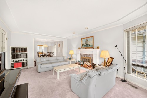 9280 Dayton Avenue, Richmond, BC - Indoor Photo Showing Living Room With Fireplace