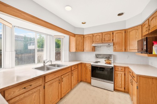 9280 Dayton Avenue, Richmond, BC - Indoor Photo Showing Kitchen With Double Sink