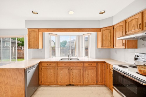 9280 Dayton Avenue, Richmond, BC - Indoor Photo Showing Kitchen With Double Sink