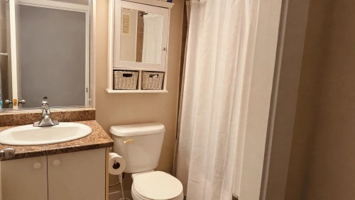 2561 Mcgill Street, Vancouver, BC - Indoor Photo Showing Bathroom