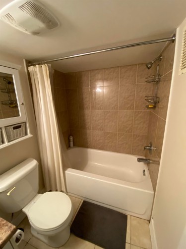 2561 Mcgill Street, Vancouver, BC - Indoor Photo Showing Bathroom