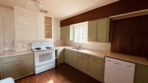 2561 Mcgill Street, Vancouver, BC - Indoor Photo Showing Kitchen With Double Sink