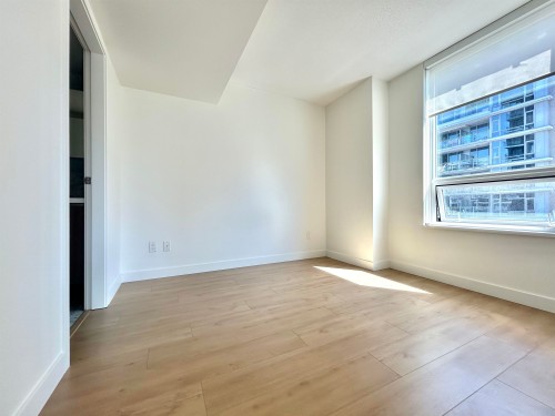 1003-8833 Hazelbridge Way, Richmond, BC - Indoor Photo Showing Other Room