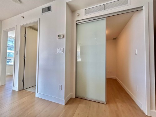 1003-8833 Hazelbridge Way, Richmond, BC - Indoor Photo Showing Other Room