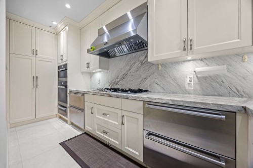 6886 Angus Drive, Vancouver, BC - Indoor Photo Showing Kitchen With Upgraded Kitchen