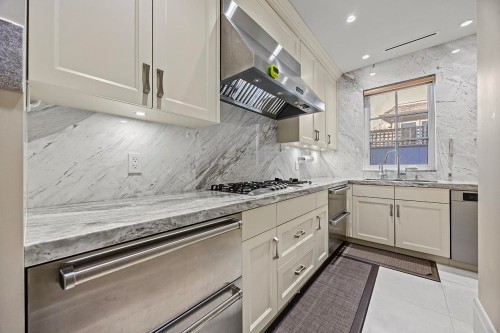 6886 Angus Drive, Vancouver, BC - Indoor Photo Showing Kitchen With Upgraded Kitchen