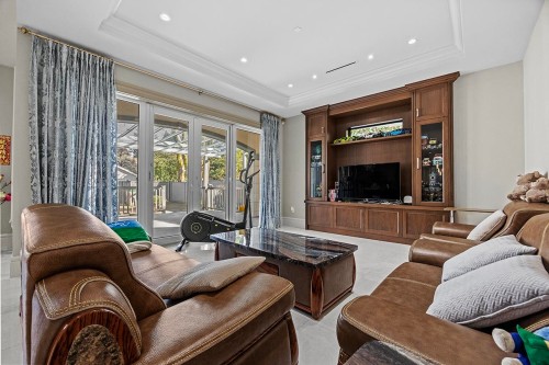 6886 Angus Drive, Vancouver, BC - Indoor Photo Showing Living Room