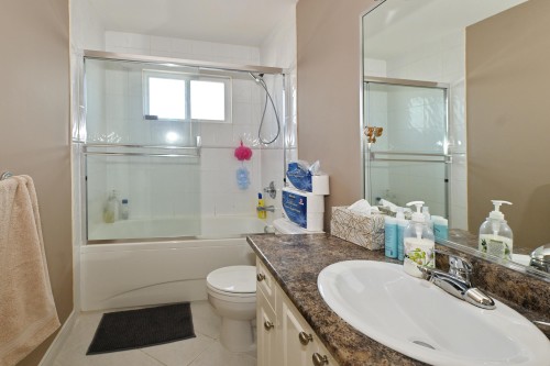7233 Williams Road, Richmond, BC - Indoor Photo Showing Bathroom